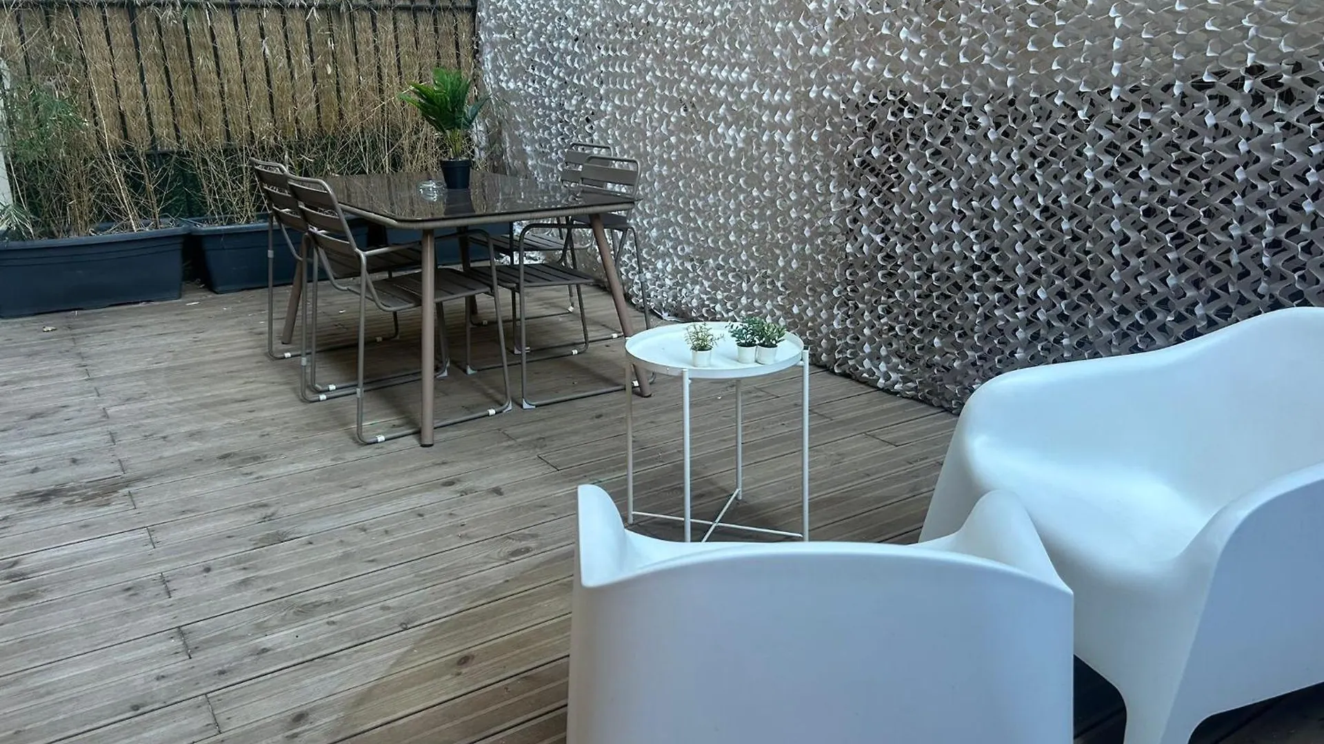 Chez Marie Et Romain- Appartement De Charme Au Coeur De La Joliette Proche Panier Centre Ville Marseille 0*,