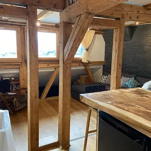 https://beautiful-apartment-in-chamonix-centre-with-superb.hotels-rhonealpes.com